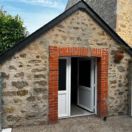 Le Nid De Reville, Maison Proche De La 펜션